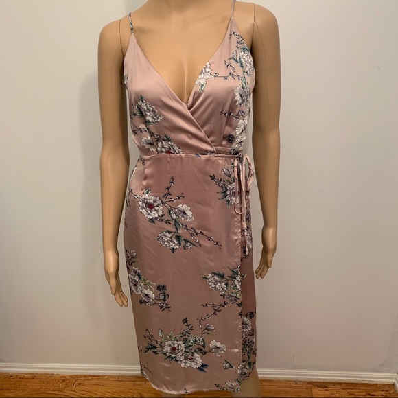 ASTR The Label Wrap Dress NWT Medium - Picture 3 of 8